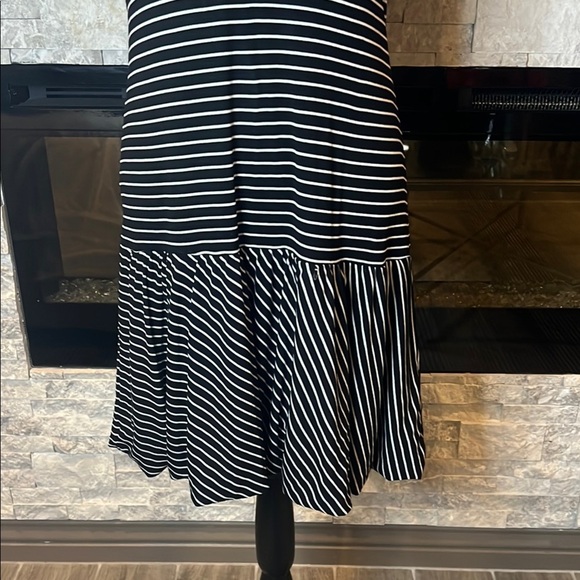 BCBGMaxAzria Black and White Striped Sleeveless Racerback Dress size Medium - Picture 3 of 10